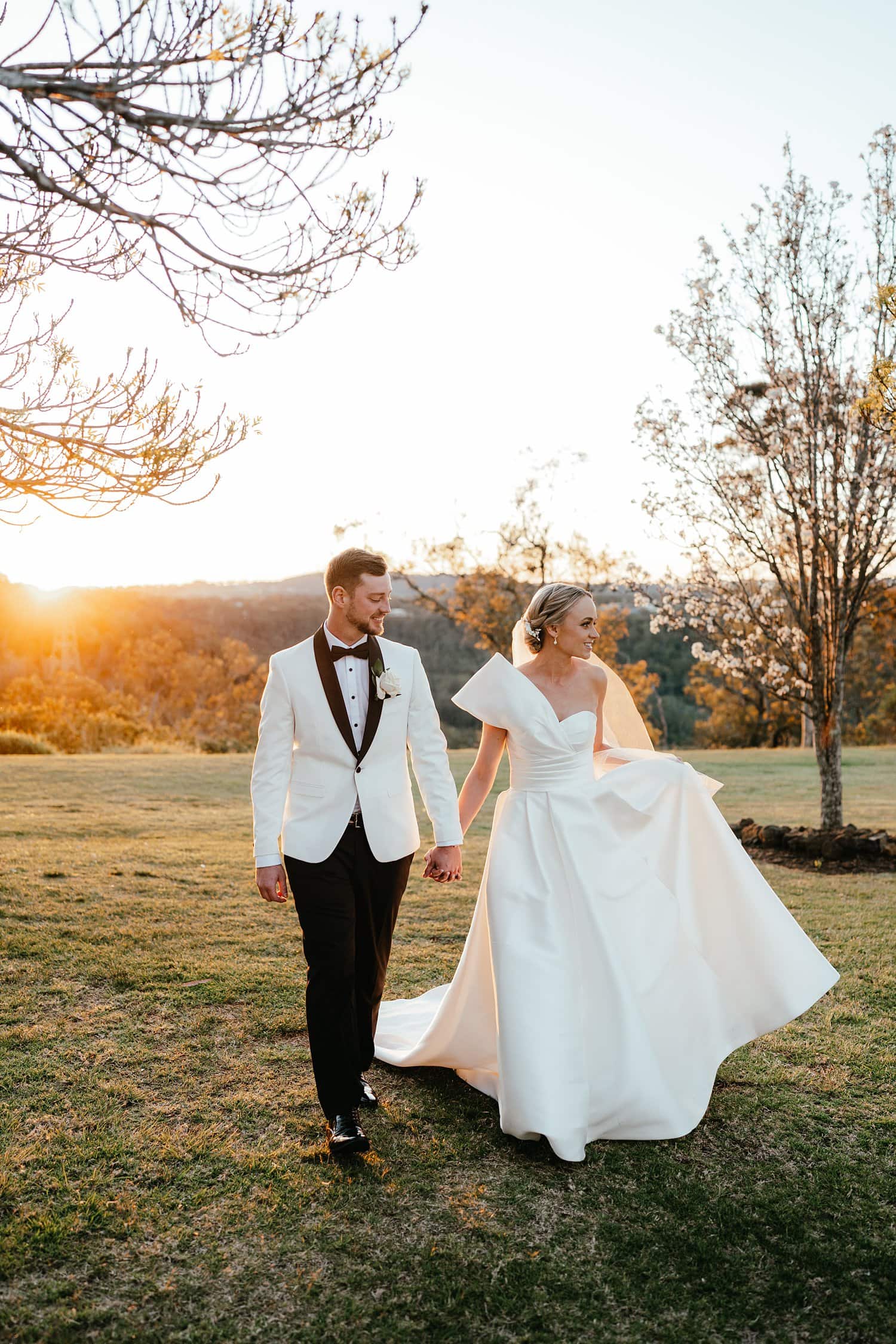 sunset photo of bride and groom in toowoomba